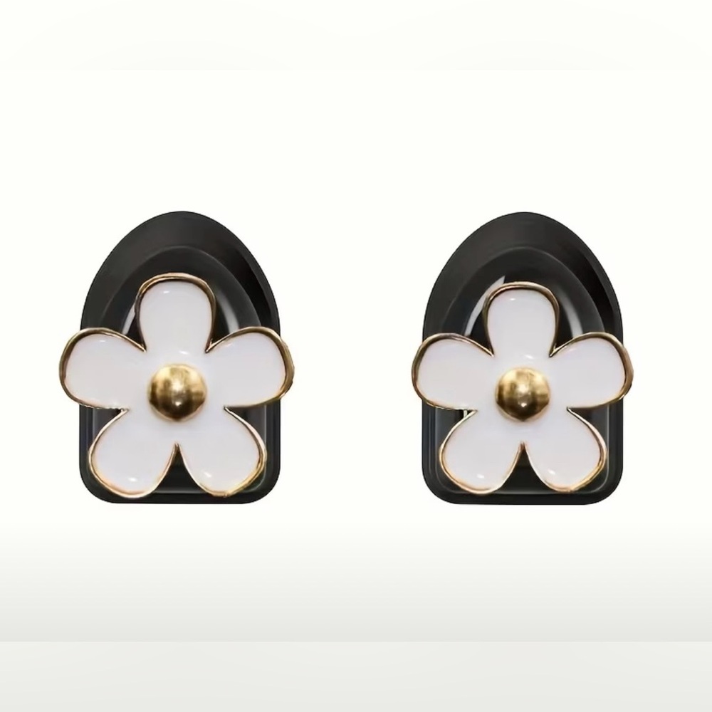 Brand New 2pcs Flower Car Mini Hook & Room Decor